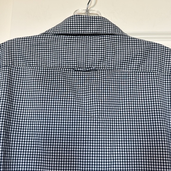 Banana Republic Soft Wash button down - Picture 6 of 13